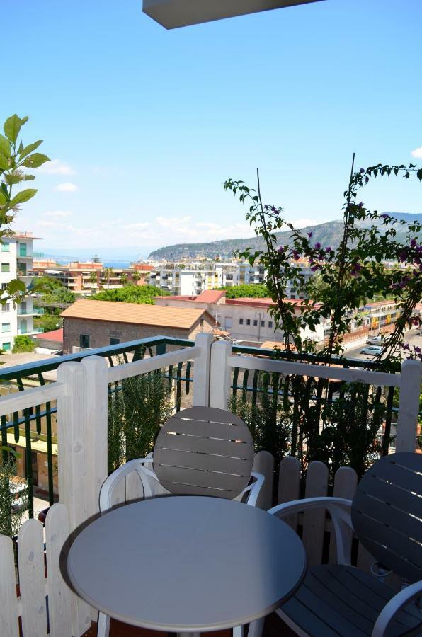 Luiselle Charming Accommodation Sorrento City Center ภายนอก รูปภาพ